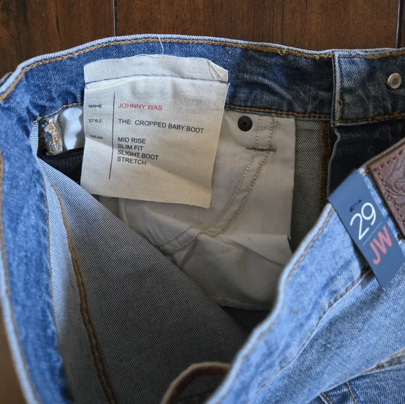 Johnny Was Samira Eyelet Cropped Baby Boot Mid Rise Jeans Embroidered Size 29 - Picture 14 of 16